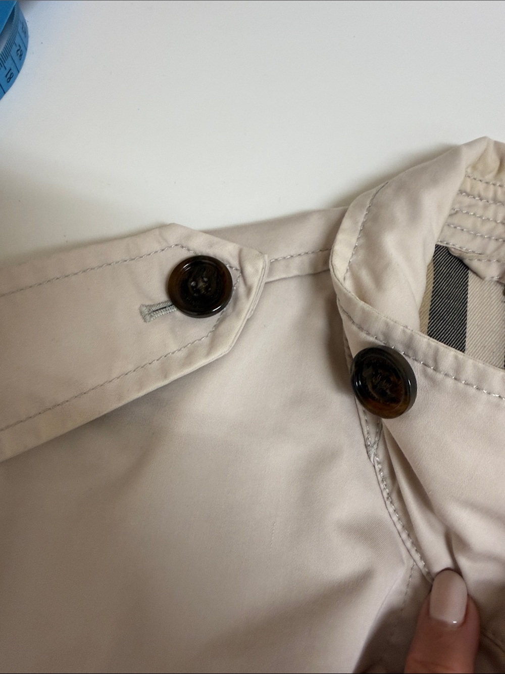Burberry Light Beige Zip-Front Trench Jacket with Check Lining - Picture 9 of 14